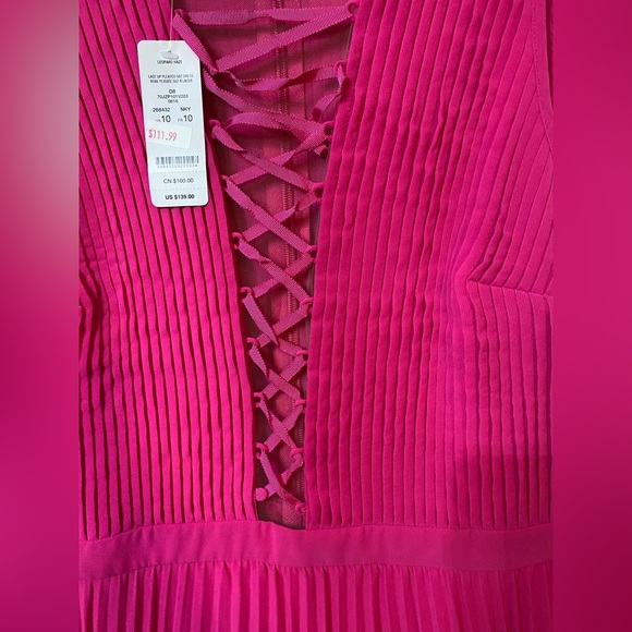 NWT bebe pleated chiffon type material pink dress size 10 - Picture 3 of 6